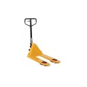 Wózek paletowy PL 2000 C4 Quicklift 900 - widok z boku z widłami i dyszlem