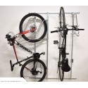Wieszak na rowery Lift Premium-2 - dwa rowery zawieszone pionowo na ścianie