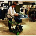 Wózek transportowy CLAX - użycie w sklepie odzieżowym do przewozu jeansów