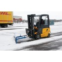Pług śnieżny do wózka widłowego 1800 mm - pług na widłach wózka podczas odśnieżania parkingu