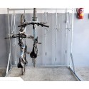 Wieszak na rowery Lift-6 Premium - dwa rowery zawieszone pionowo na stojaku