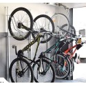 Wieszak na rowery Lift Premium-5 - rowery powieszone pionowo przy ścianie w garażu