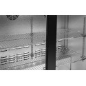 Witryna chłodnicza 2-drzwiowa - wnętrze z półkami rusztowymi i wentylatorem