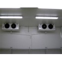 Komora chłodnicza 200x200 cm - dwie chłodnice pod sufitem wewnątrz komory