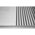 Elektryczna płyta grillowa 2/3 gładka 55 cm - zbliżenie na część gładką i ryflowaną