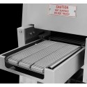 Grill taśmowy SET3100S - siatkowa taśma przenośnika przy wejściu do komory
