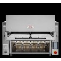 Grill taśmowy 2-taśmowy SET3200L - widok z przodu z pojemnikami GN