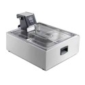 Softcooker Wi-Food X cyrkulator Sous Vide - widok z przodu z pokrywą i uchwytem