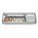 Witryna do sushi 5x GN 1/3 - widok z przodu z sushi w pojemnikach
