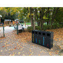 Kosz do segregacji odpadów PLUTON 5x65l - ustawiony przy placu zabaw w parku