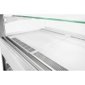 Witryna chłodnicza Dolce Visione Premium 1300 - wnętrze z kratkami nawiewu i szklaną półką