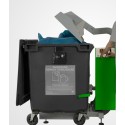 Kompaktor VCL1100 - kontener 1100 l z workami podczas zagęszczania odpadów