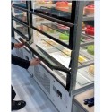 Witryna cukiernicza K LCI Insu Pastry 1.4 - otwierana szyba frontowa przy obsłudze