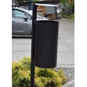Kosz Orlik z daszkiem 30 l - czarny kosz na słupku przy parkingu