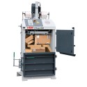 HSM V-Press 504 belownica pionowa - otwarte drzwi z kartonami w komorze