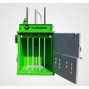Belownica pionowa Ecobalers VB150 - otwarte drzwi i komora prasowania