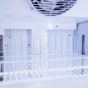 Witryna mroźnicza OLAF R62 - wnętrze z półką i parownikiem