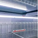 Zamrażarka skrzyniowa Mega-M OZI i250 - wnętrze z koszem i oświetleniem LED