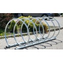 Stojak rowerowy VIRO MAX 150 cm - widok z boku na kostce brukowej