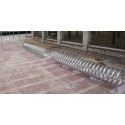 Stojak na rowery VIRO PION 300 cm - dwa spiralne stojaki na kostce brukowej