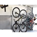 Wieszak na rowery Lift Premium-6 - rowery zawieszone pionowo na ścianie w garażu