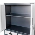 Szafa metalowa Mega-M WENUS - wnętrze z półką i otwartymi drzwiami