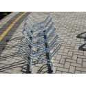 Stojak na rowery CROSS-6 dwustronny - widok z przodu na kostce brukowej