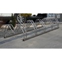 Stojak na rowery SMILE-4 inox - widok z boku na chodniku z kostki