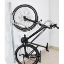 Wieszak na rower Flex-2 - rower zawieszony pionowo na szynie przy ścianie