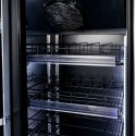 Witryna chłodnicza DIEGO R112 Prestige black - wnętrze z półkami i wentylatorem