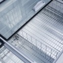 Zamrażarka skrzyniowa Mega-M OZI i185 NoFrost - wnętrze z koszami i szklaną pokrywą