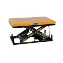 Stół podnośny 1000 kg 820x1300 mm - widok z przodu z nożycowym mechanizmem