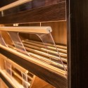 Regał na pieczywo H-180 cm venge - przechylane półki z pleksi i oświetleniem LED