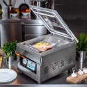 Pakowarka próżniowa Mega-M 26/1cm - otwarta komora z rybą w woreczku w kuchni
