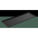 Taca cukiernicza aluminiowa 60x40 cm, czarna - widok z góry pod kątem na płaskiej tacy z niskim rantem