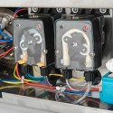Zmywarko-wyparzarka uniwersalna 3,4/4,9 kW - pompy dozujące płyn myjący we wnętrzu
