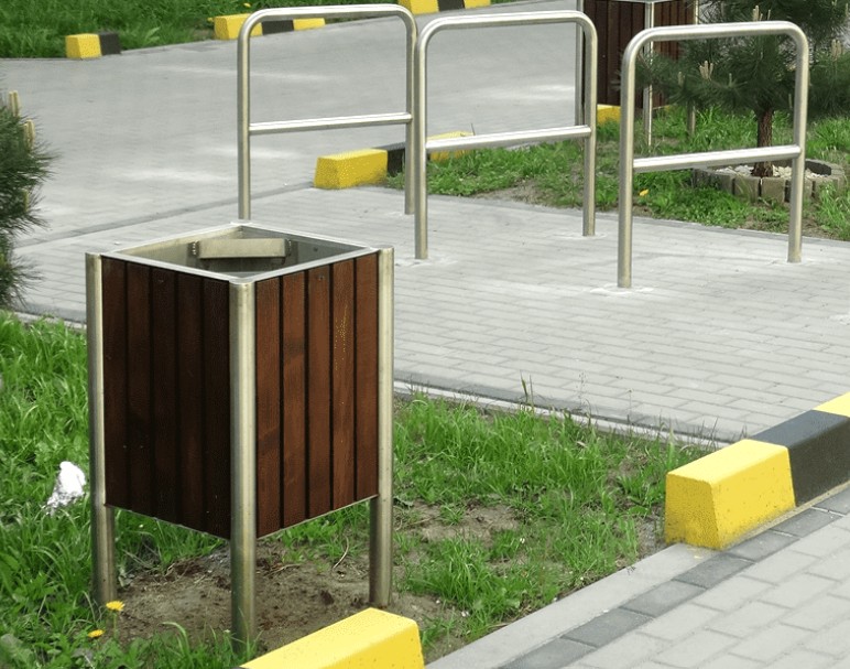 kosz stalowy, kosz stalowy z elementami drewnianymi