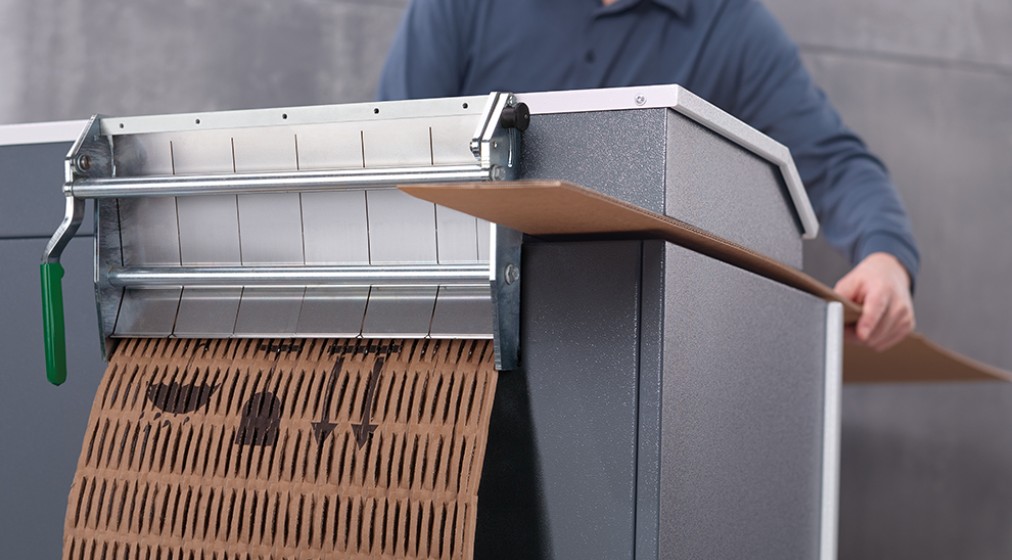 jak działa nacinarka do kartonów