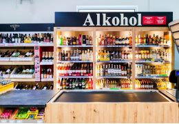 Regały na alkohol i strefa kasowa w sklepie - jak zwiększyć sprzedaż dzięki właściwej ekspozycji?