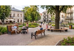 Ławki parkowe i miejskie - kompletny przewodnik dla inwestorów, projektantów i zarządców terenów publicznych