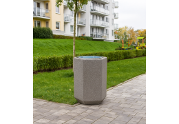 Wady i zalety betonowych koszy na śmieci